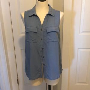 Sleeveless button up top.